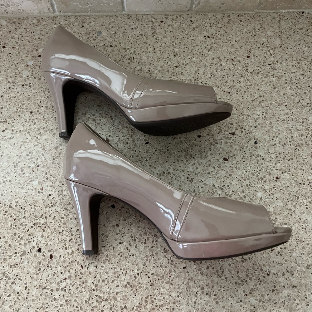 Excellent condition Clark’s Collection Soft Cushion peep toe pumps. - Picture 4 of 7